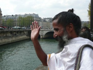 Sunyogi sur les quais de Seine