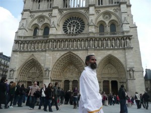 Sunyogi à Notre Dame de Paris